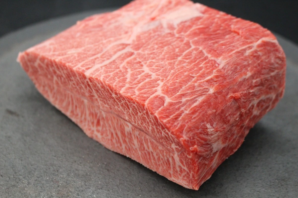 【現品限り】近江牛ミスジ塊肉 625g【希少部位】