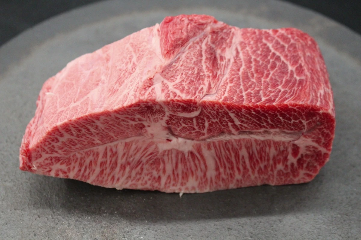 【現品限り】近江牛ミスジ塊肉 487g【希少部位】