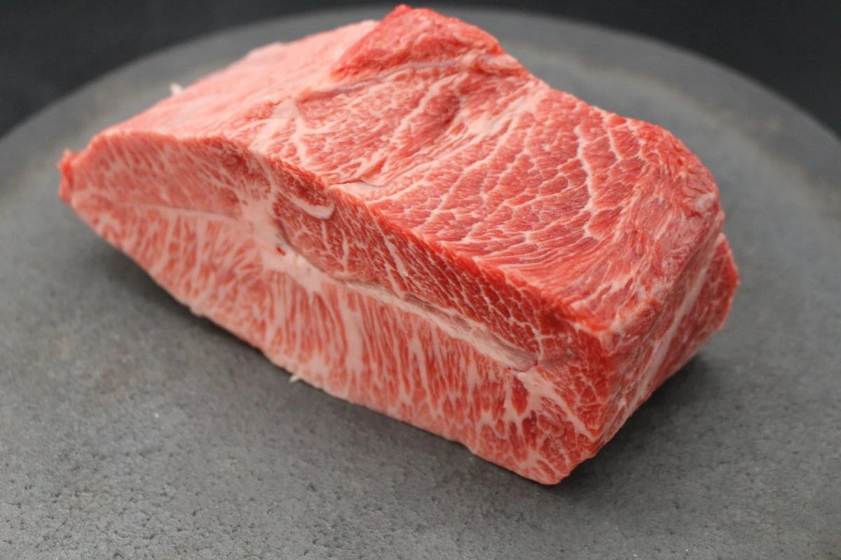 【現品限り】近江牛ミスジ塊肉 487g【希少部位】