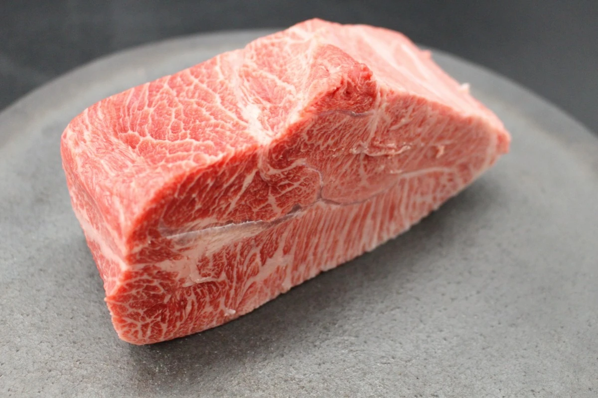 【現品限り】近江牛ミスジ塊肉 487g【希少部位】