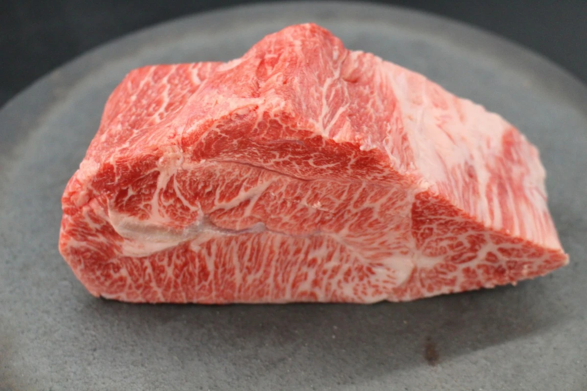 【現品限り】近江牛ミスジ塊肉 492g【希少部位】