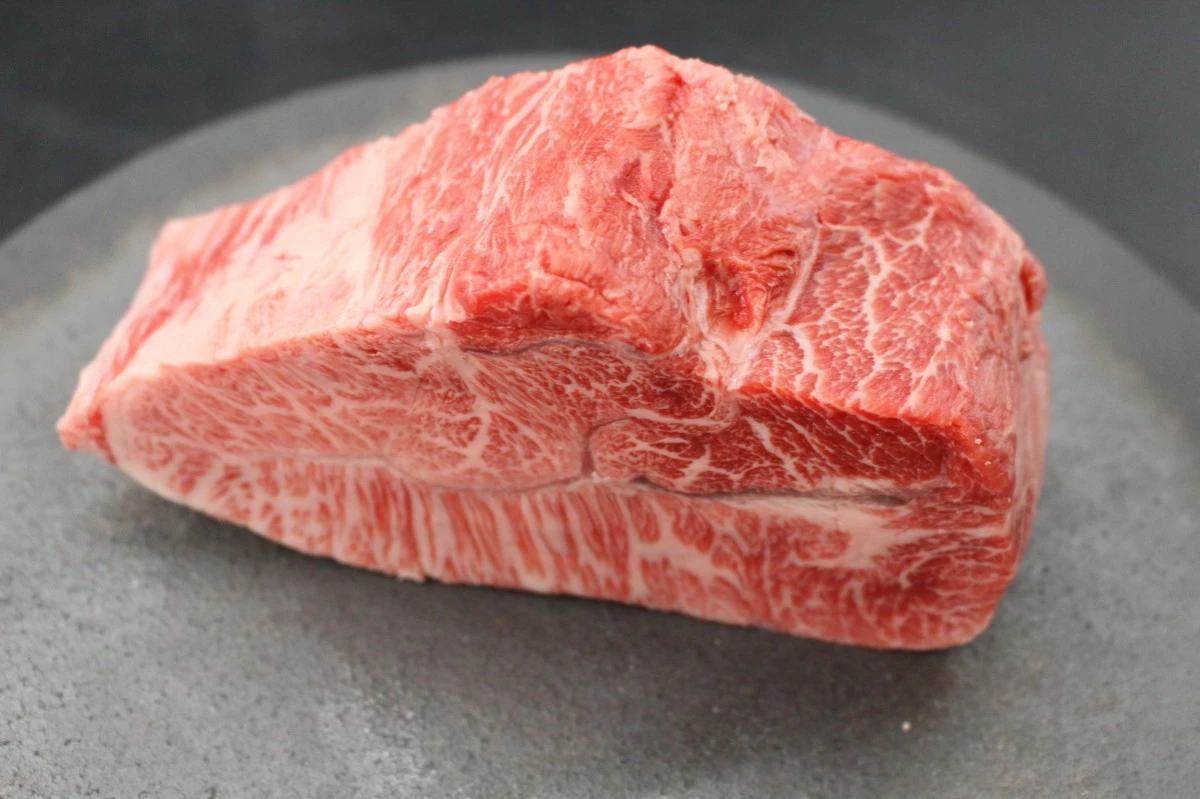 【現品限り】近江牛ミスジ塊肉 492g【希少部位】