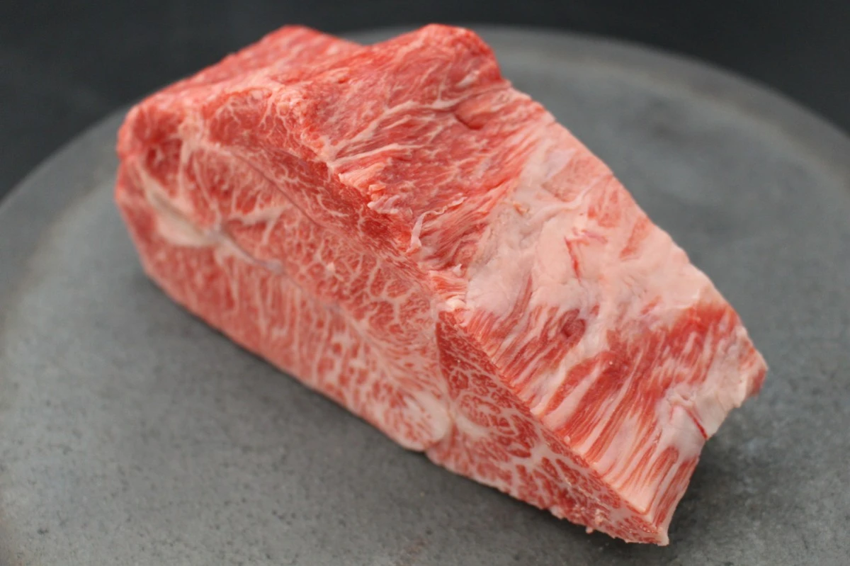 【現品限り】近江牛ミスジ塊肉 492g【希少部位】