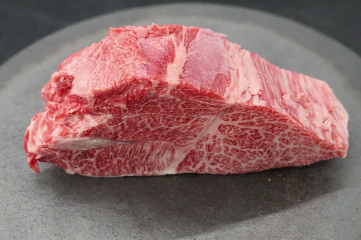 【現品限り】近江牛ミスジ塊肉 426g【希少部位】