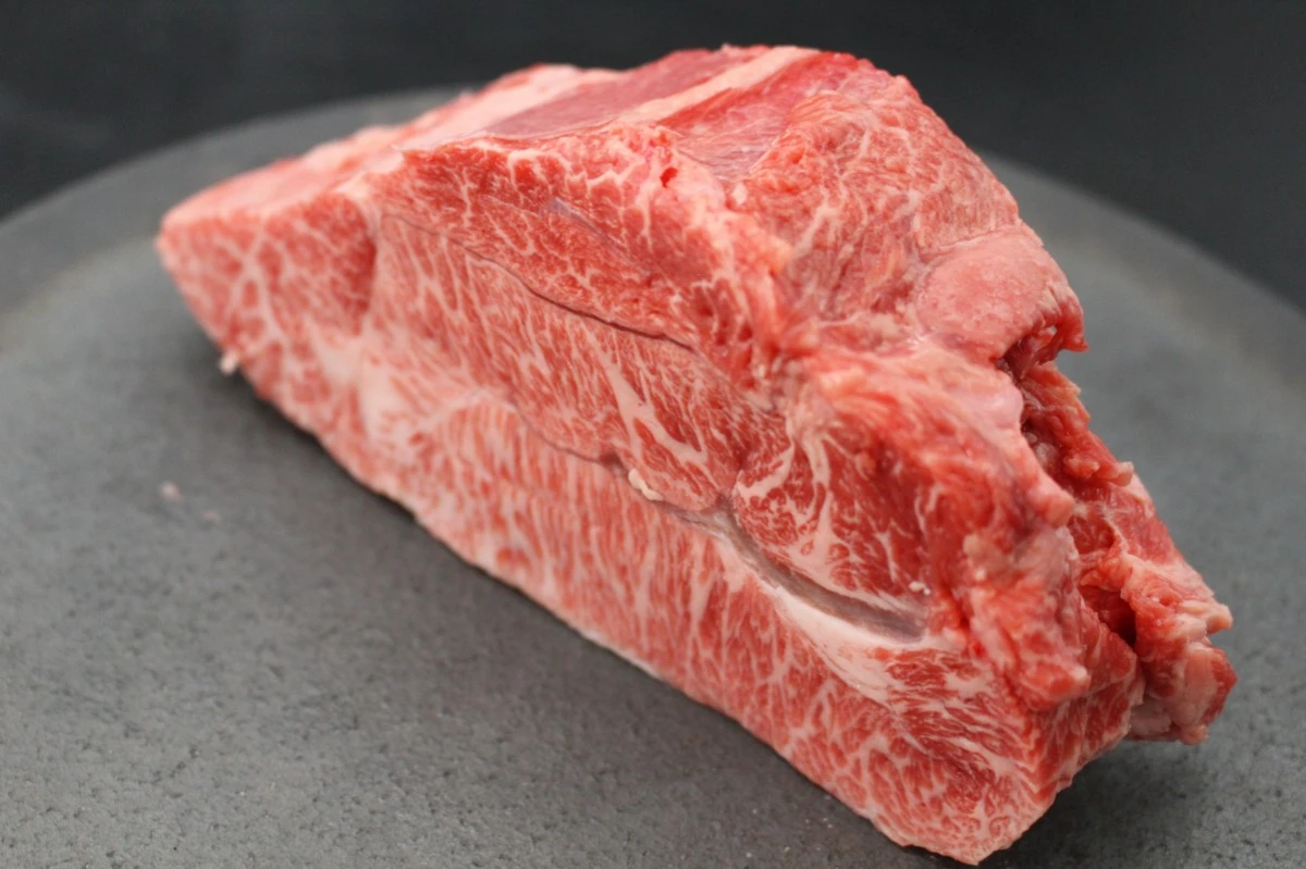 【現品限り】近江牛ミスジ塊肉 426g【希少部位】