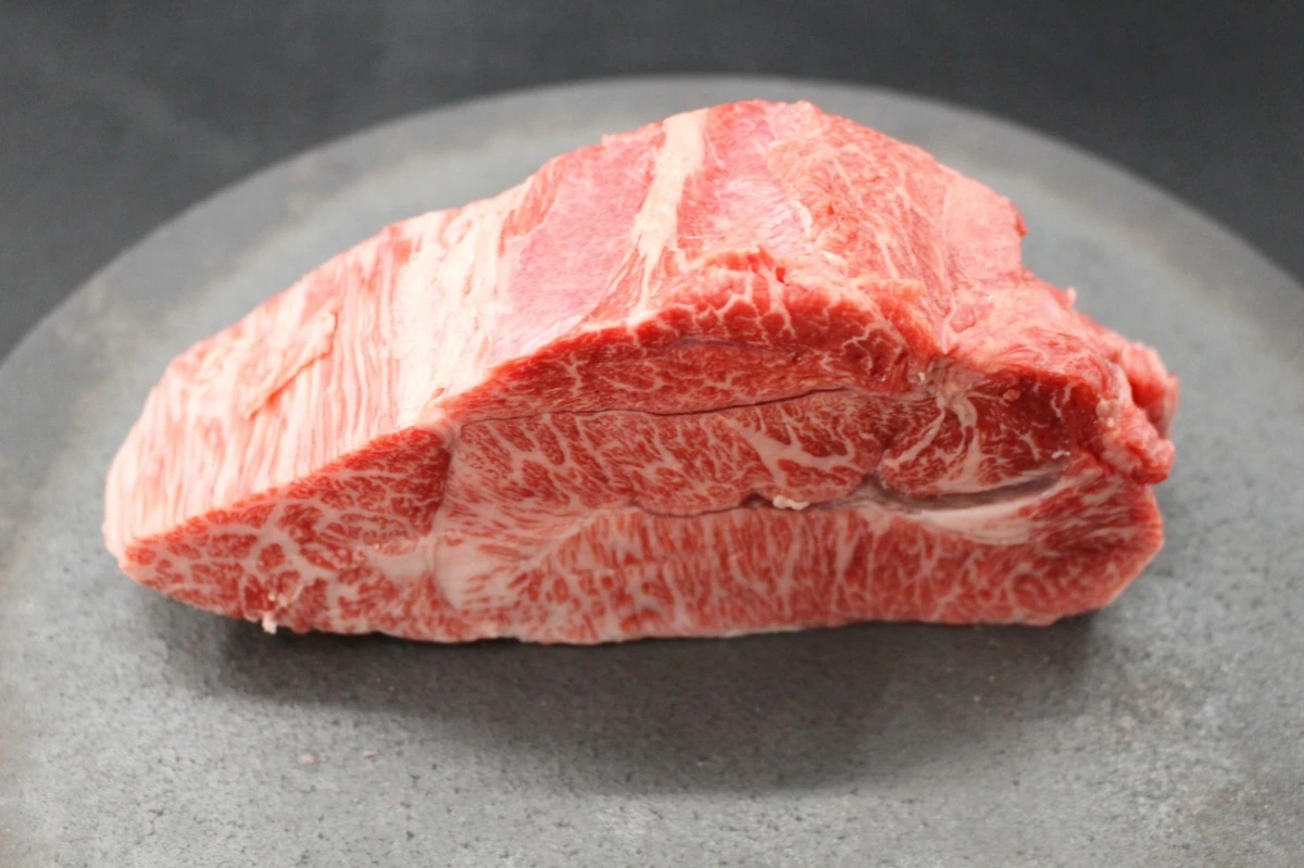 【現品限り】近江牛ミスジ塊肉 426g【希少部位】