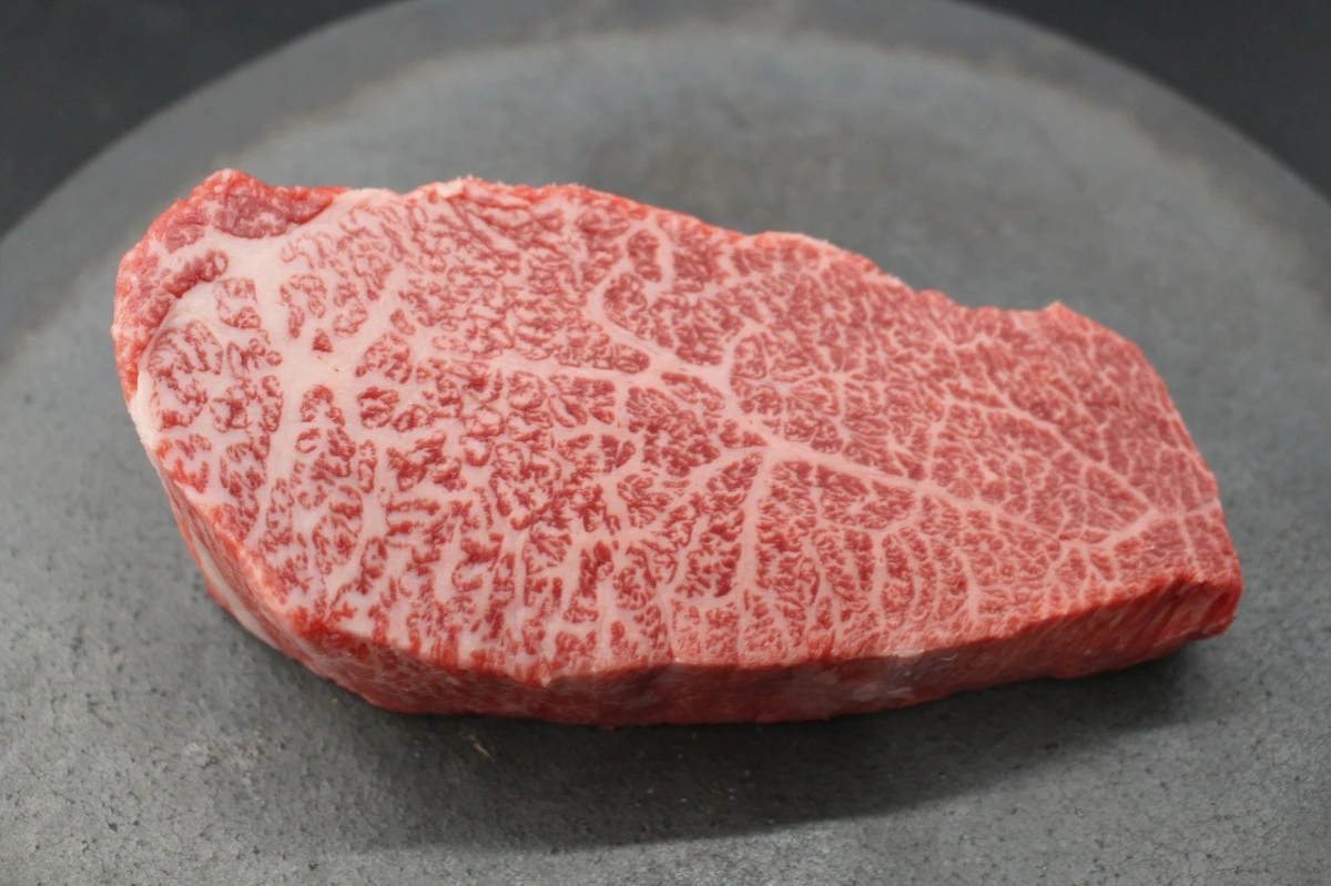 【現品限り】近江牛肩三角(クリ)塊肉374ｇ