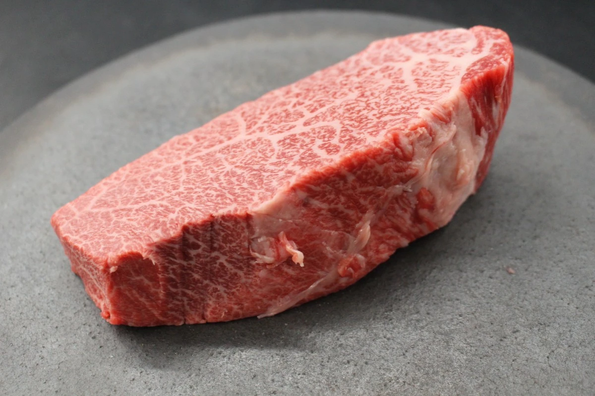 【現品限り】近江牛肩三角(クリ)塊肉374ｇ
