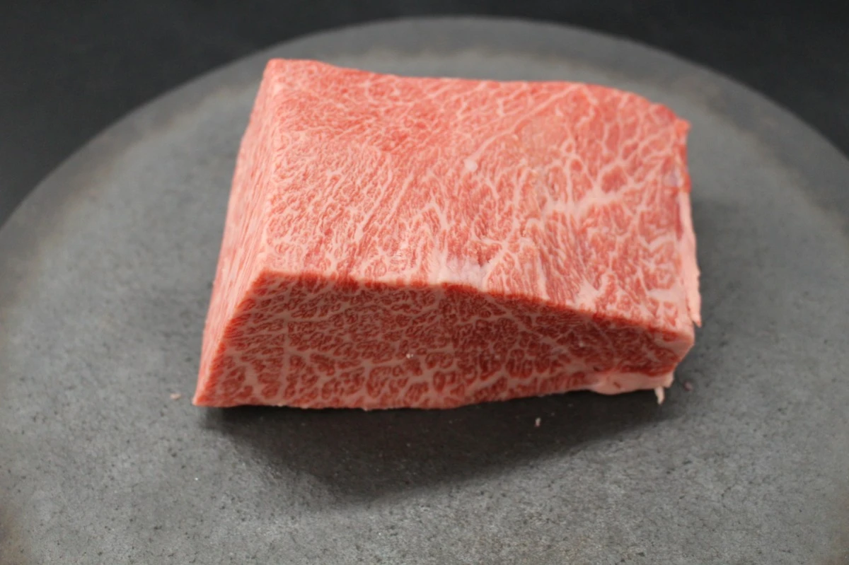 近江牛ザブトン塊肉484g【超希少・高級部位】