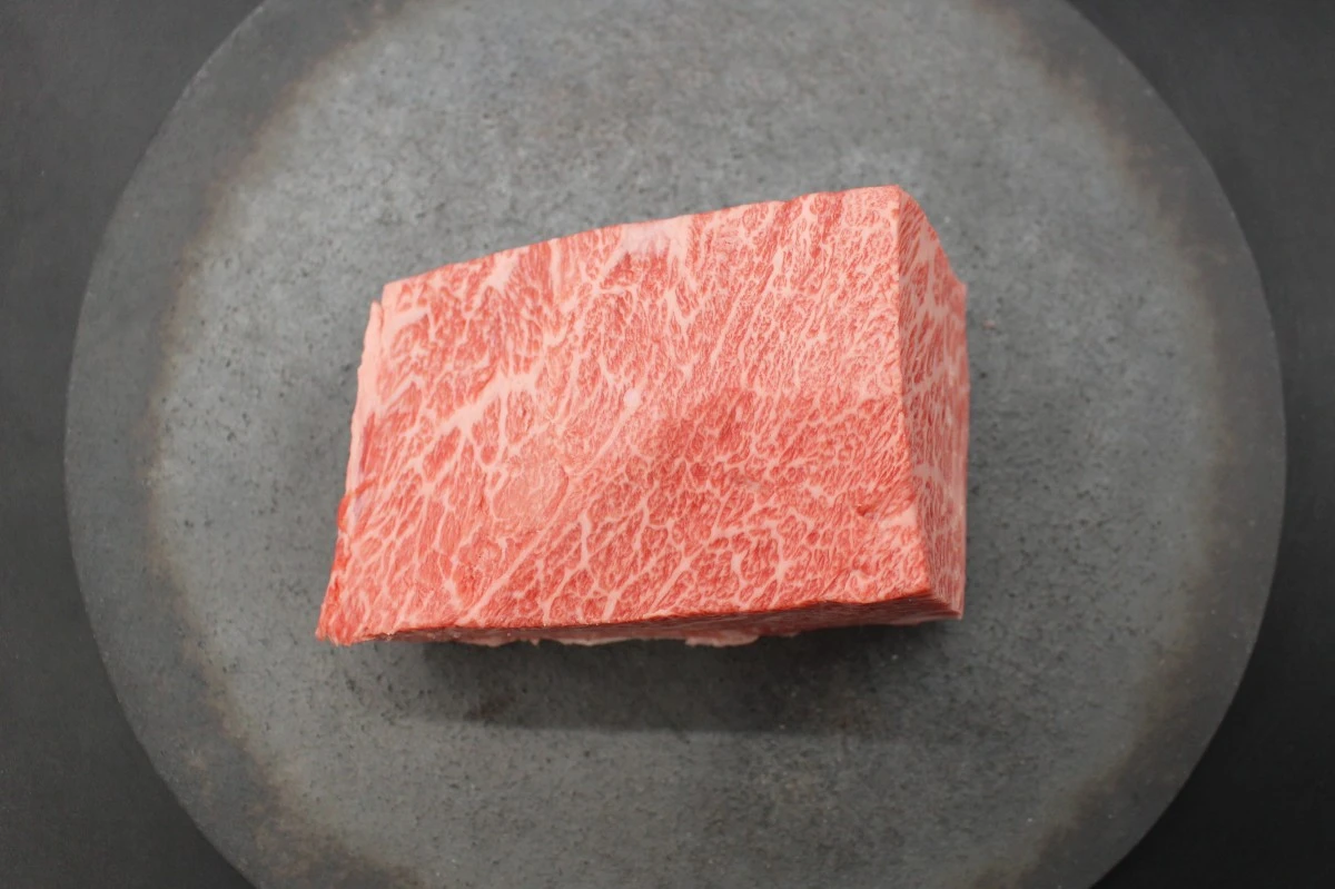 近江牛ザブトン塊肉484g【超希少・高級部位】