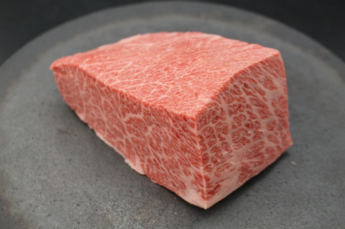 近江牛ザブトン塊肉484g【超希少・高級部位】