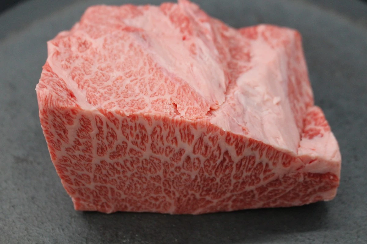近江牛ザブトン塊肉457g【超希少・高級部位】