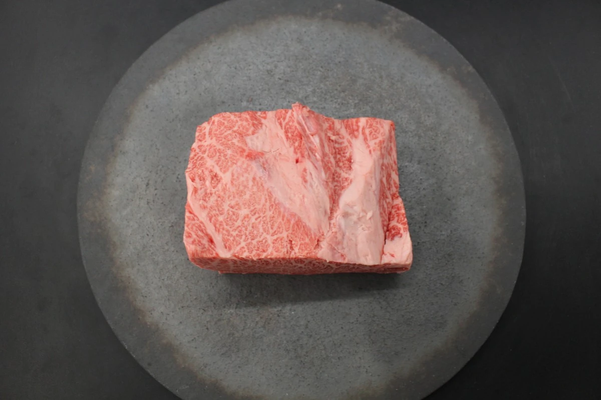 近江牛ザブトン塊肉457g【超希少・高級部位】