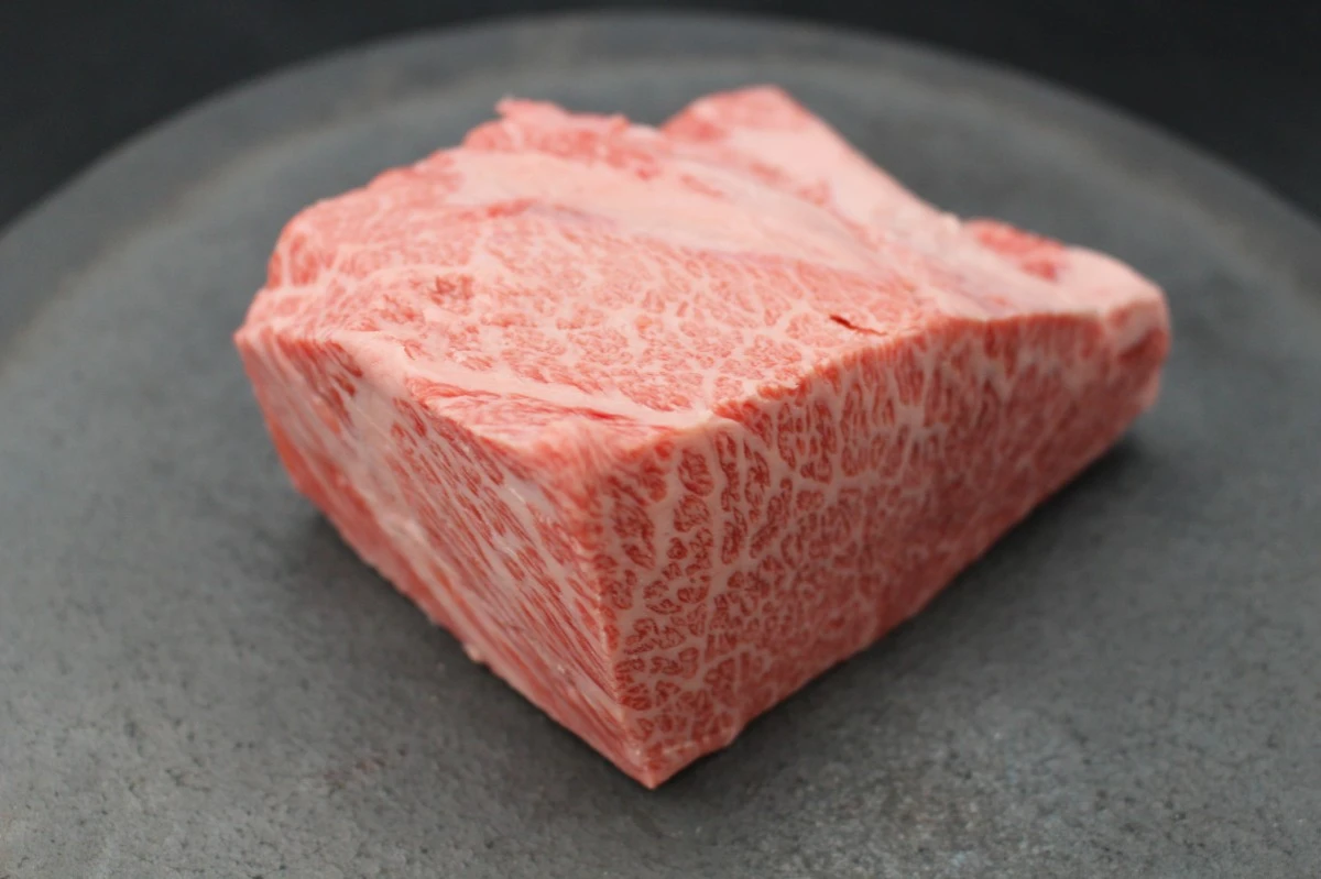 近江牛ザブトン塊肉457g【超希少・高級部位】