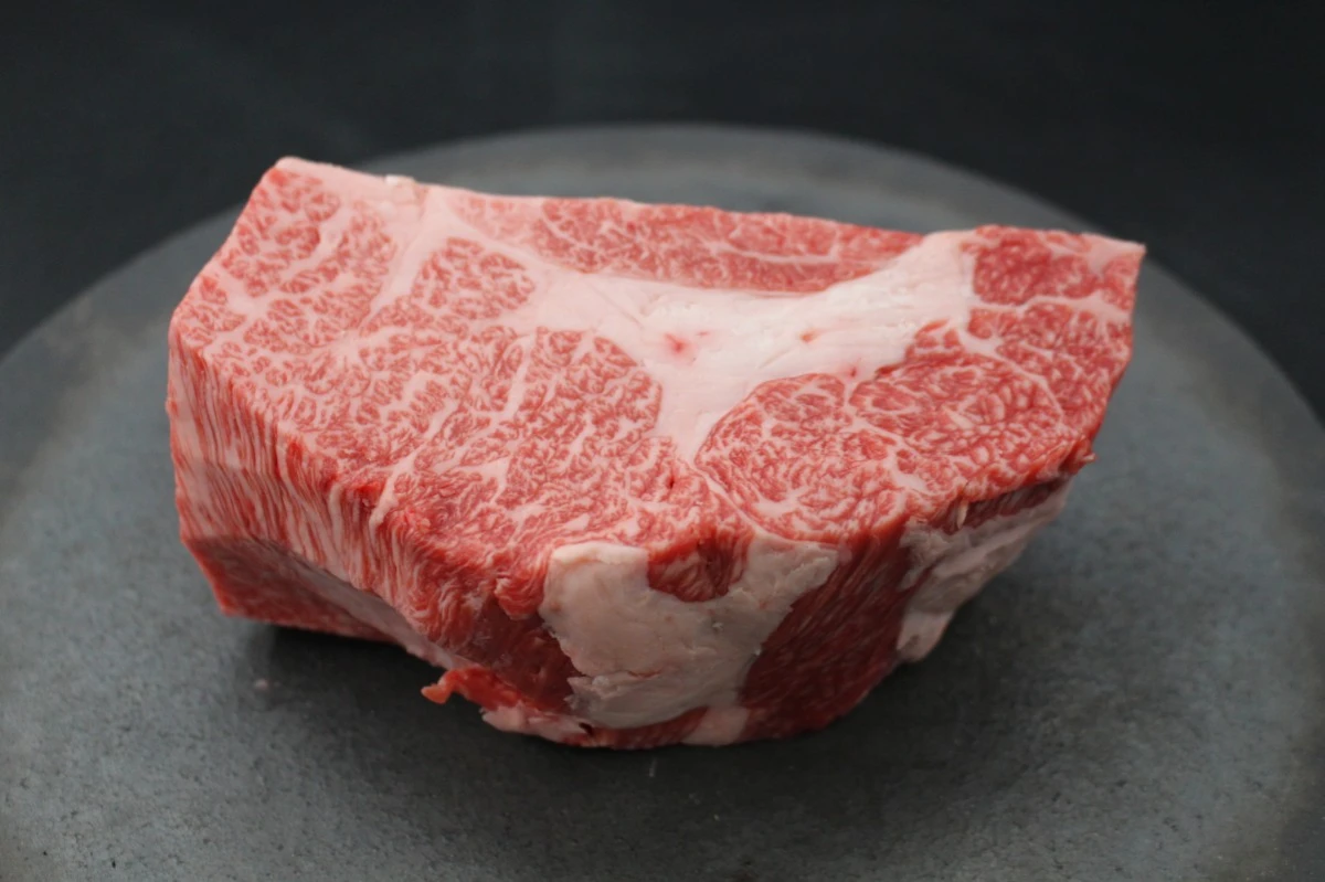 近江牛ザブトン塊肉573g【超希少・高級部位】