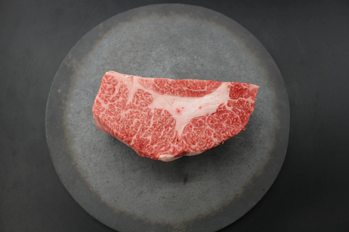 近江牛ザブトン塊肉573g【超希少・高級部位】