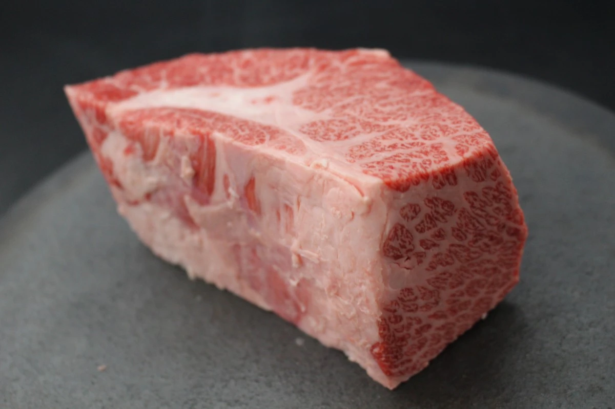 近江牛ザブトン塊肉573g【超希少・高級部位】