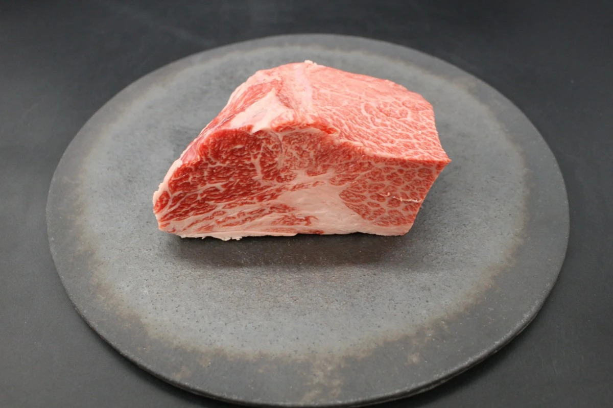 近江牛ザブトン塊肉435g【超希少・高級部位】