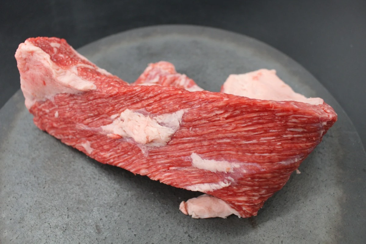 近江牛ネックカブリ塊肉498g【煮込み用】