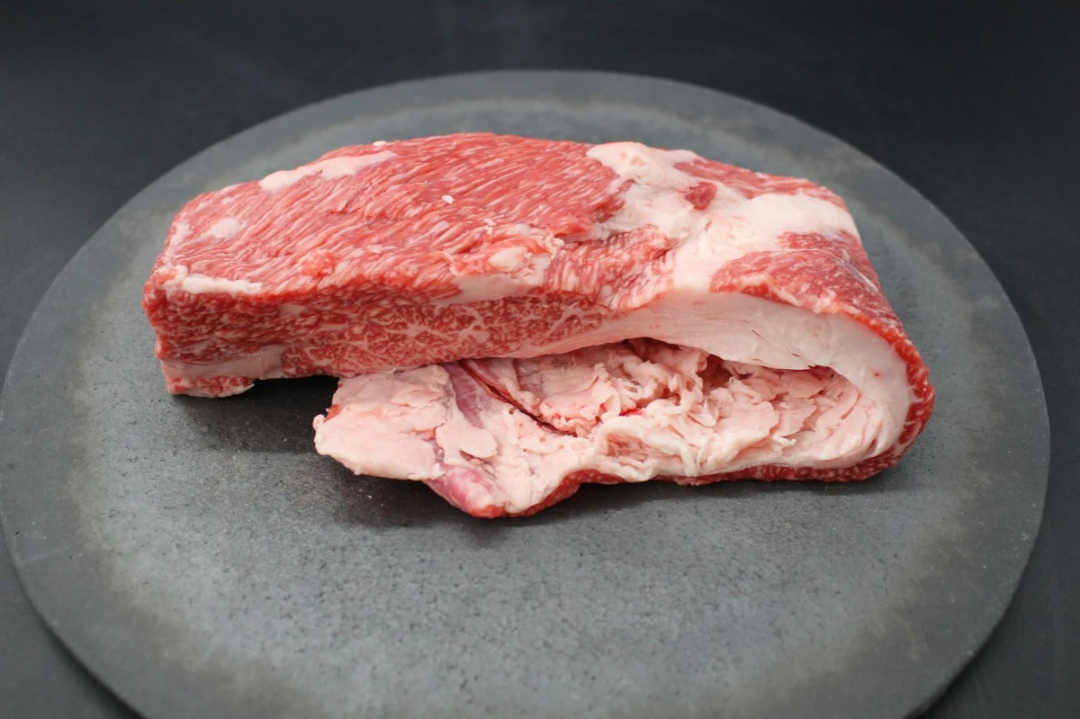 近江牛ネックカブリ塊肉468g【煮込み用】