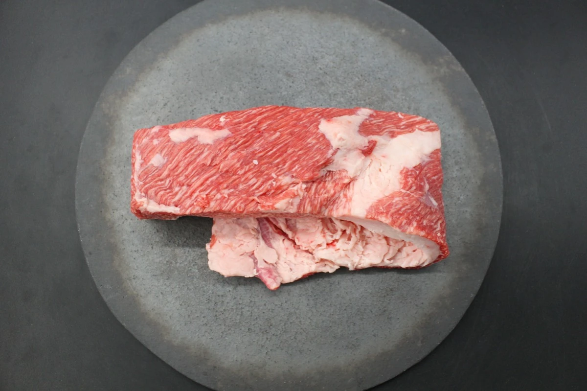 近江牛ネックカブリ塊肉468g【煮込み用】