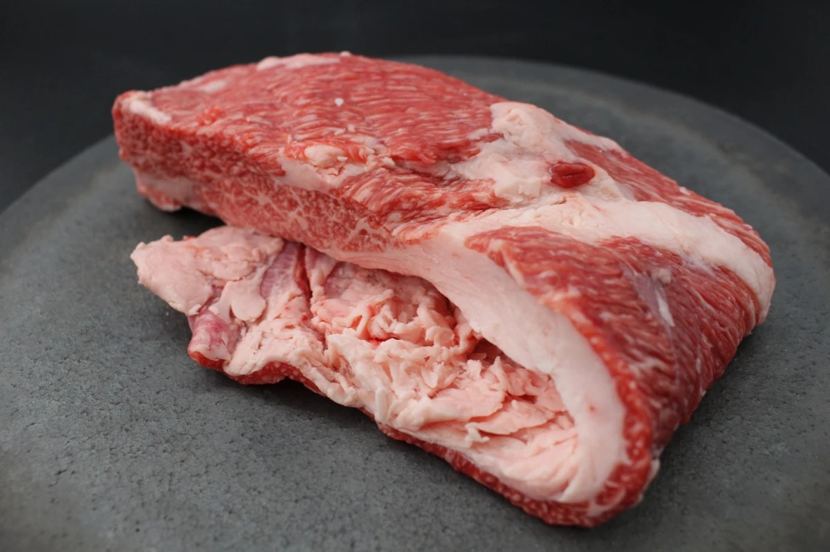 近江牛ネックカブリ塊肉468g【煮込み用】