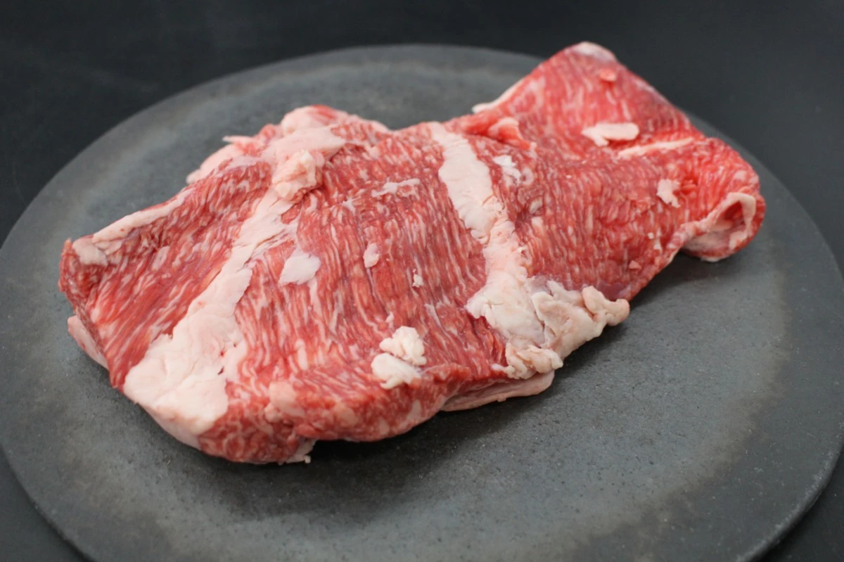 近江牛ネックカブリ塊肉515g【煮込み用】