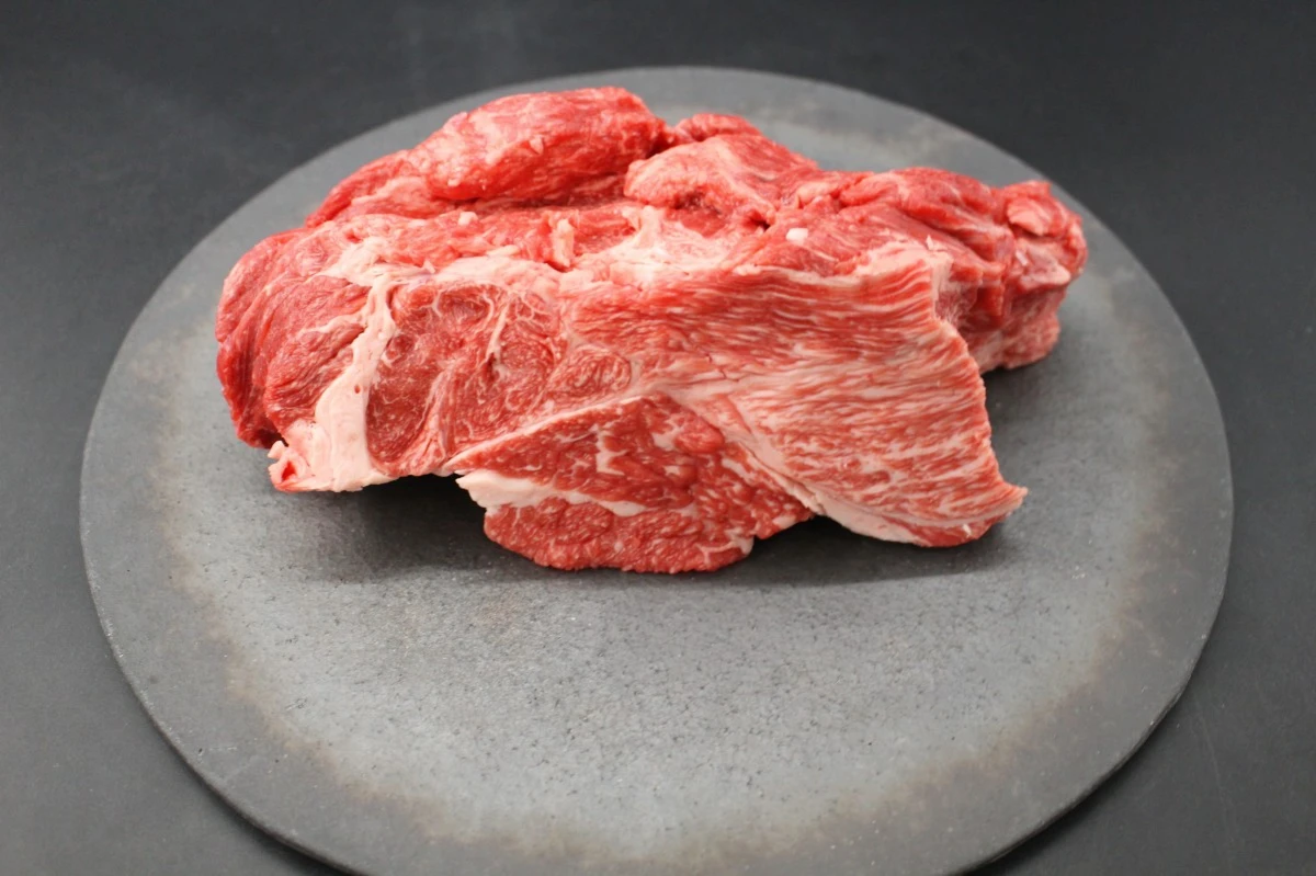 近江牛ネック塊肉813g【煮込み用】