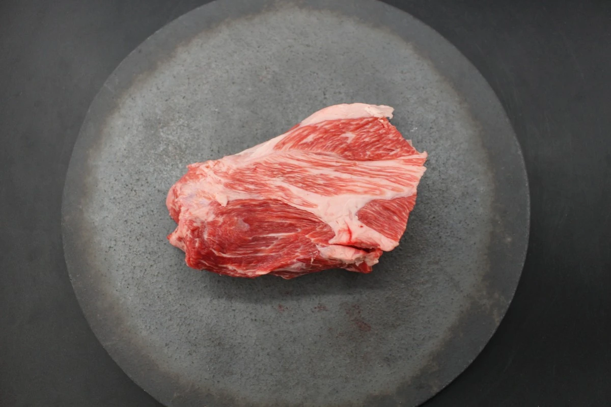 近江牛ネック塊肉388g【煮込み用】