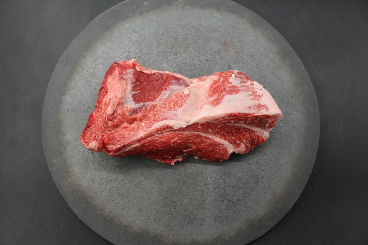 近江牛ネック塊肉487g【煮込み用】