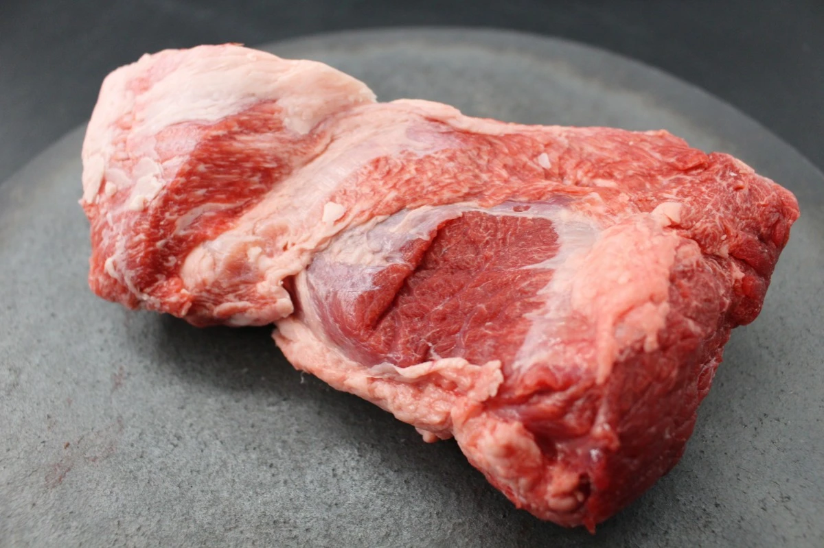 近江牛ネック塊肉487g【煮込み用】