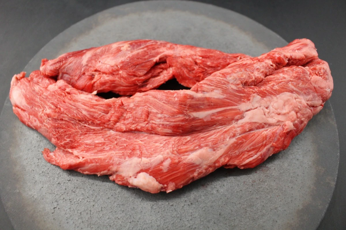 近江牛ネック(ヒモ)塊肉573g【煮込み用】
