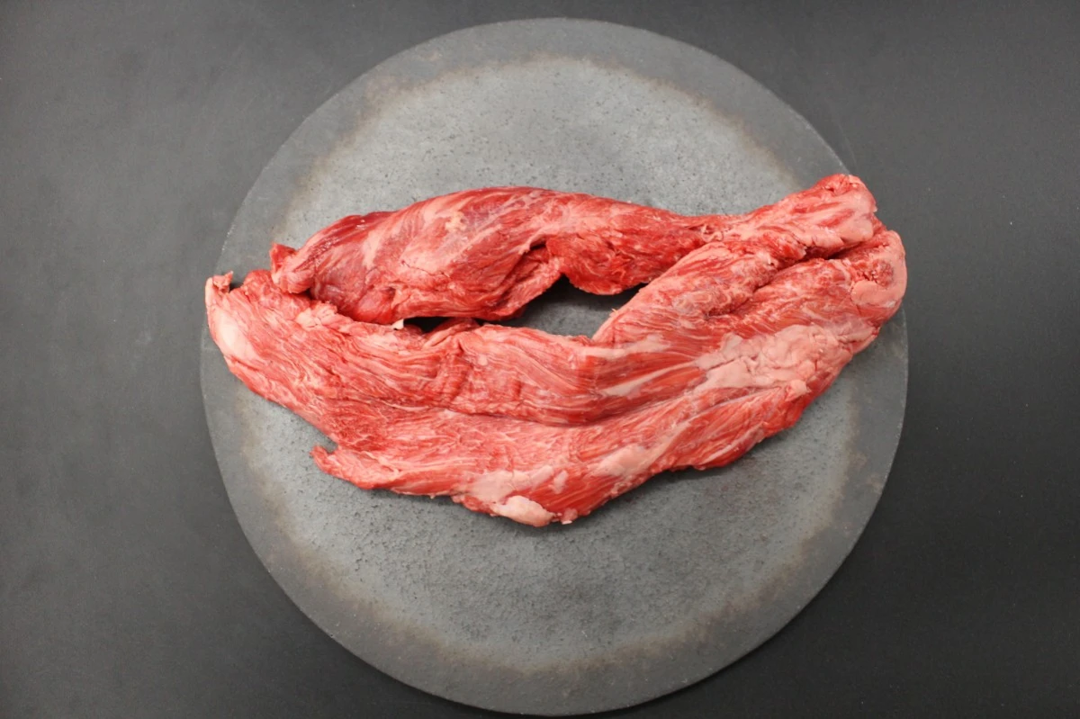 近江牛ネック(ヒモ)塊肉573g【煮込み用】