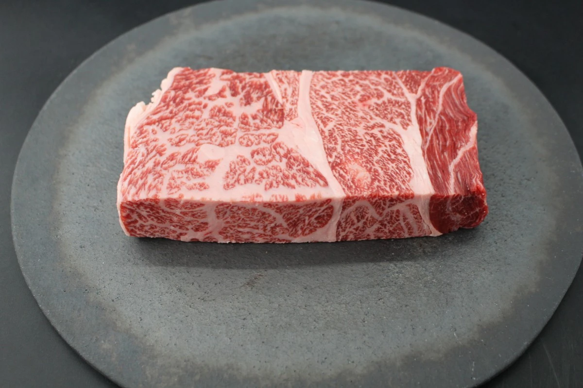 近江牛ザブトン塊肉470g【超希少・高級部位】