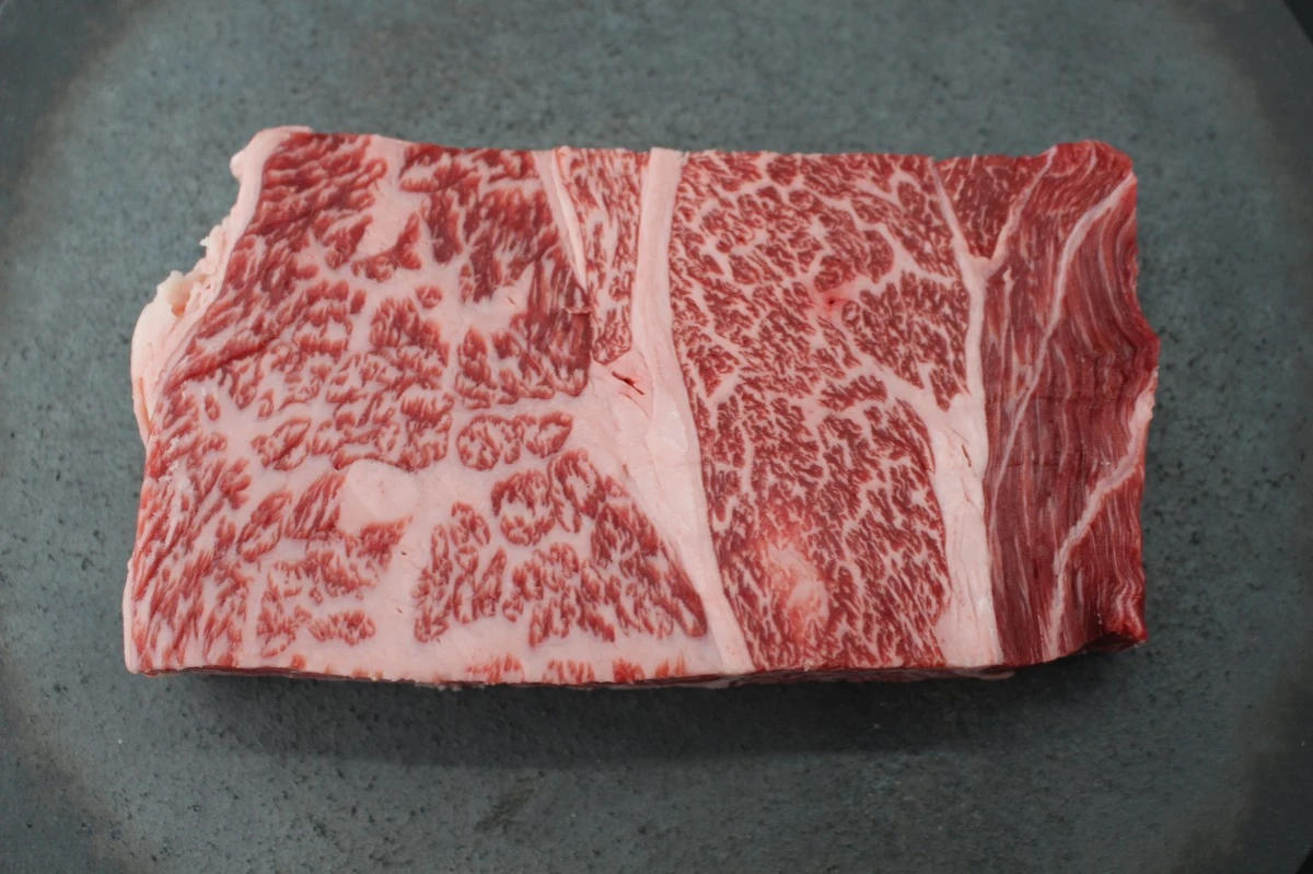 近江牛ザブトン塊肉470g【超希少・高級部位】