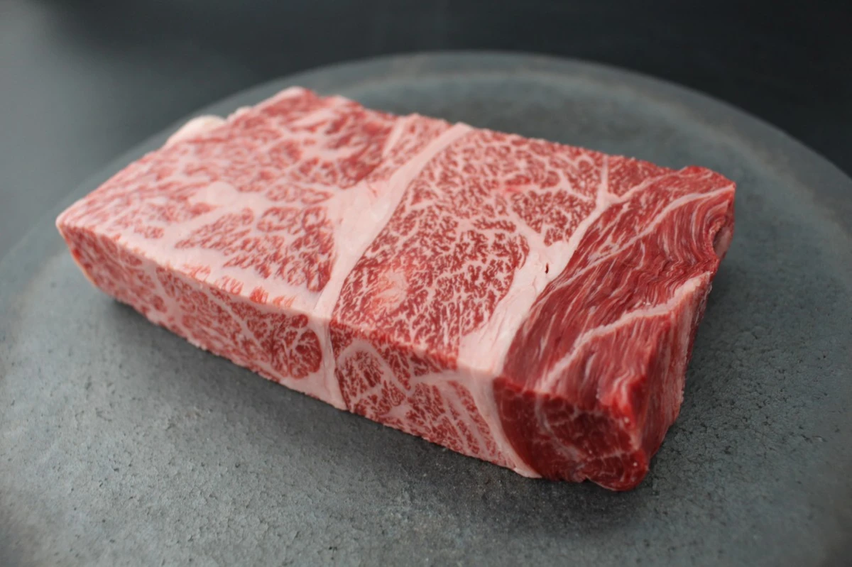 近江牛ザブトン塊肉470g【超希少・高級部位】