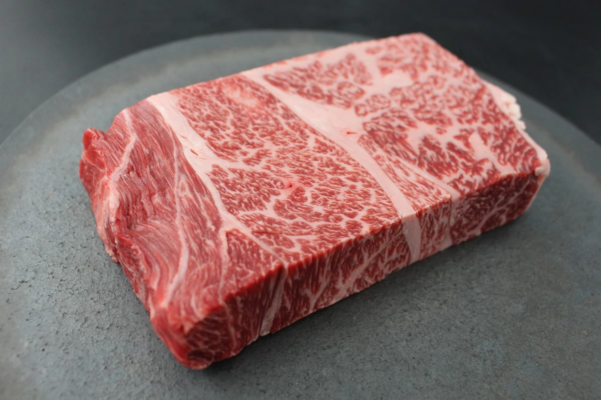 近江牛ザブトン塊肉470g【超希少・高級部位】