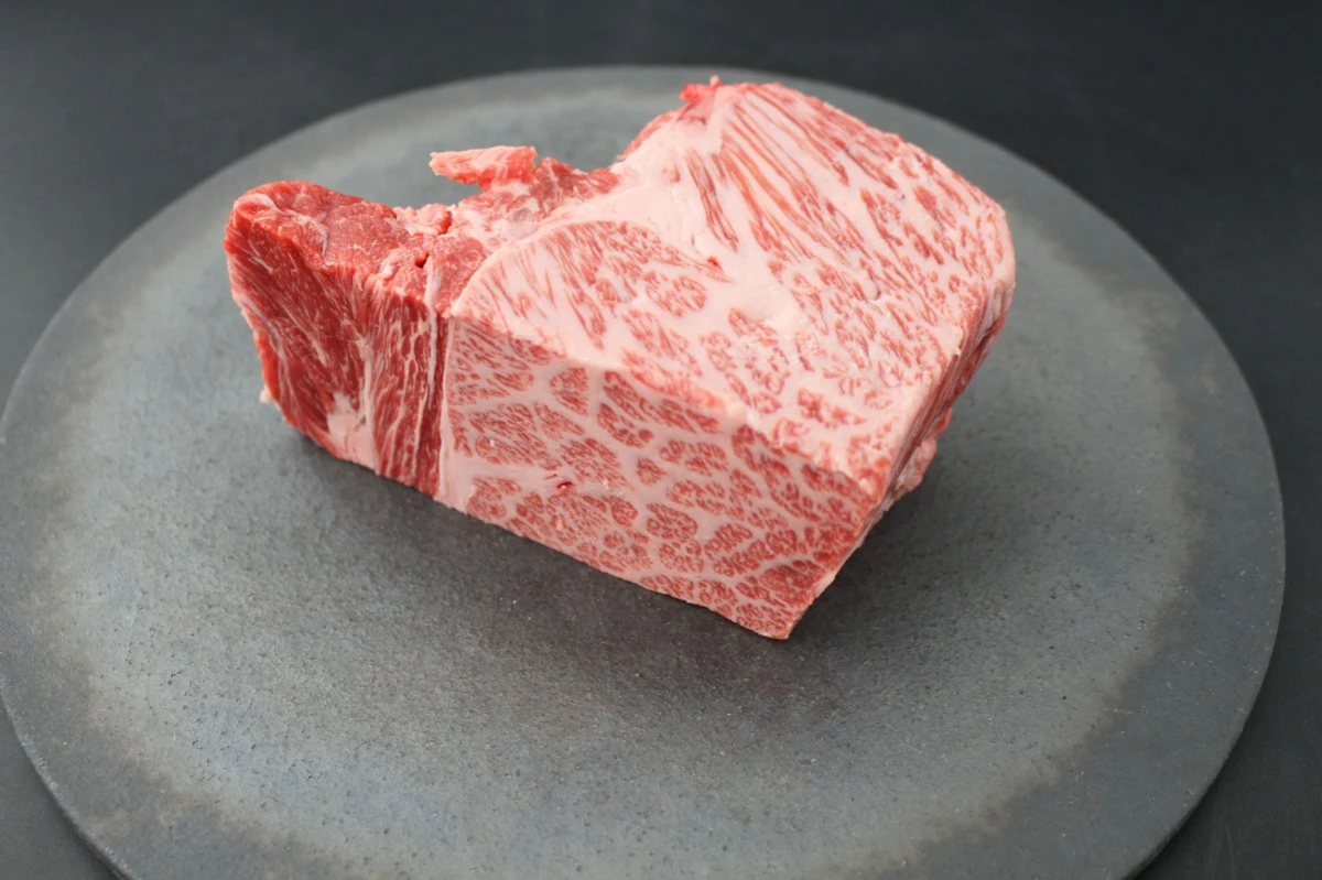 近江牛ザブトン塊肉549g【超希少・高級部位】