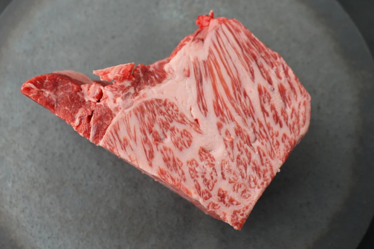 近江牛ザブトン塊肉549g【超希少・高級部位】