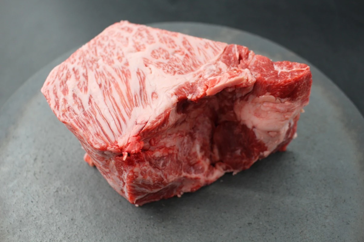 近江牛ザブトン塊肉549g【超希少・高級部位】