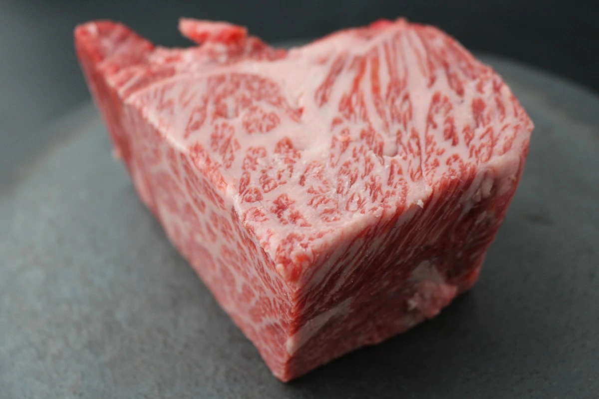 近江牛ザブトン塊肉549g【超希少・高級部位】