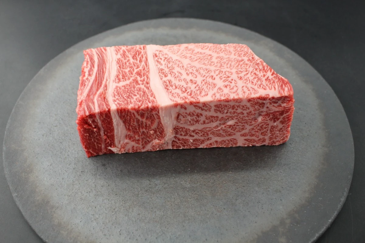 近江牛ザブトン塊肉538g【超希少・高級部位】