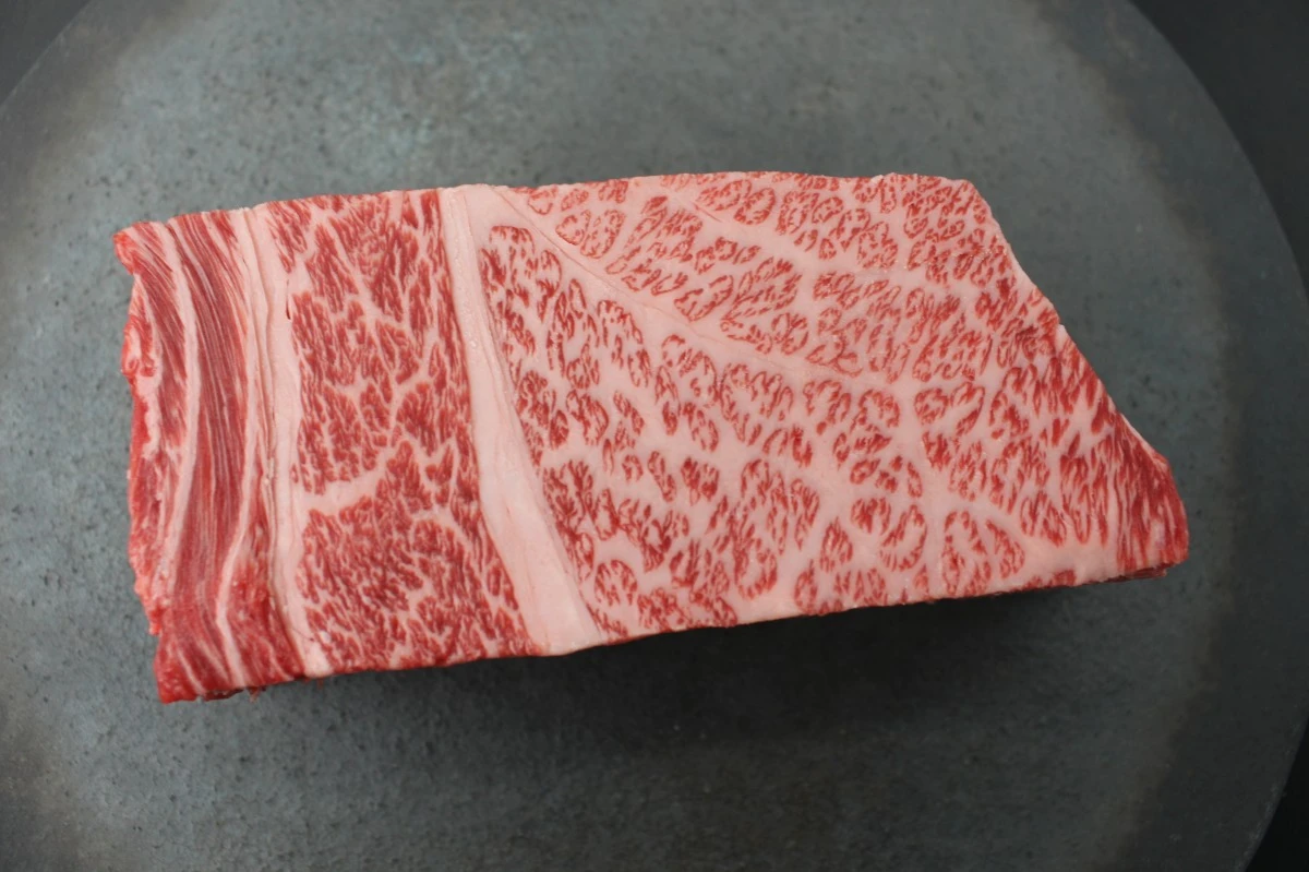 近江牛ザブトン塊肉538g【超希少・高級部位】