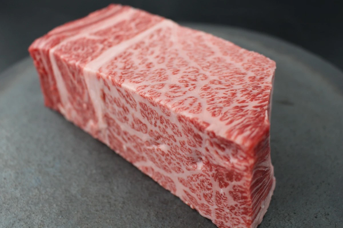 近江牛ザブトン塊肉538g【超希少・高級部位】