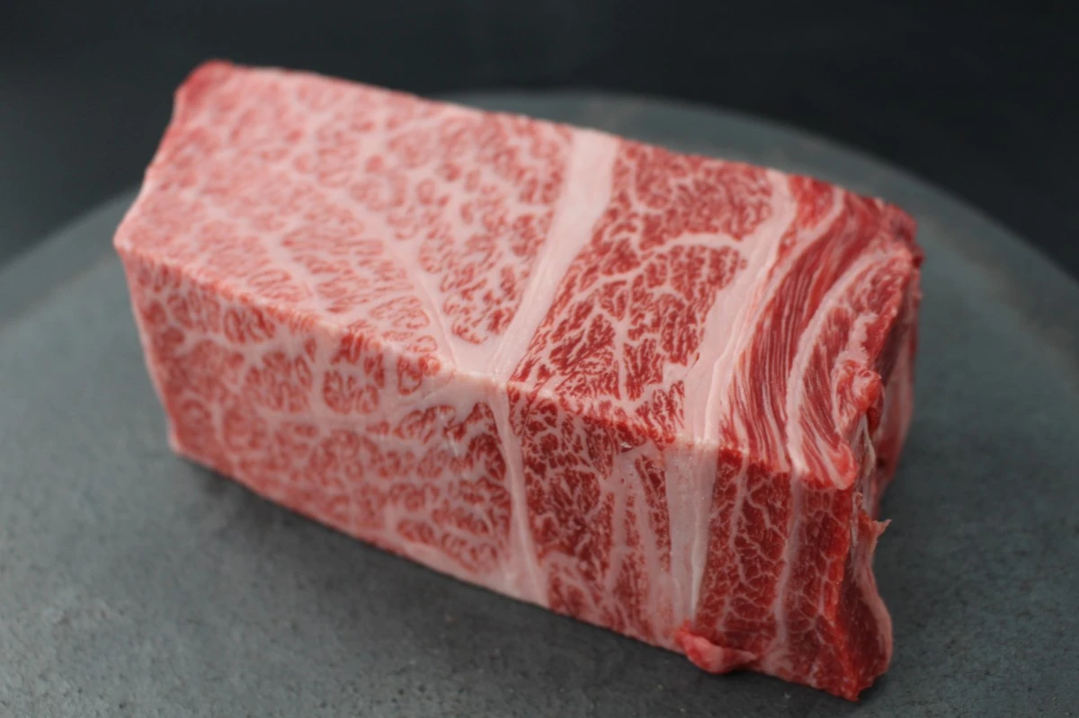 近江牛ザブトン塊肉538g【超希少・高級部位】