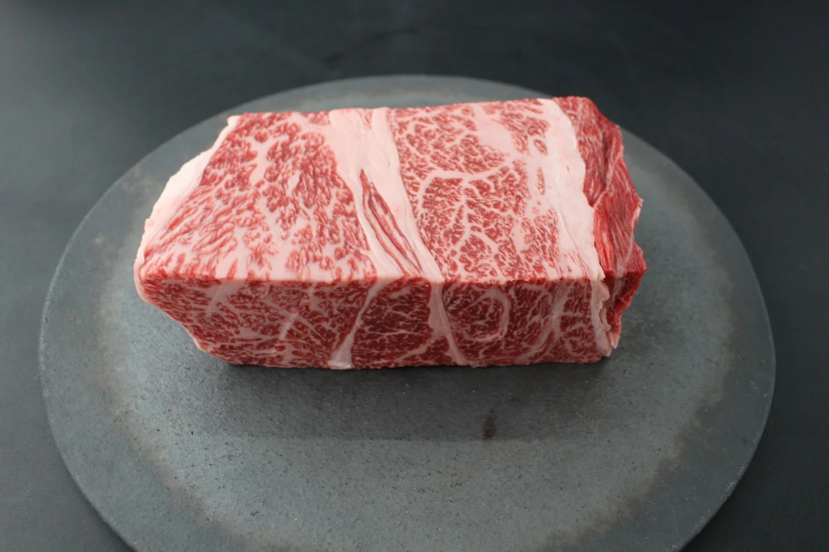 近江牛ザブトン塊肉745g【超希少・高級部位】