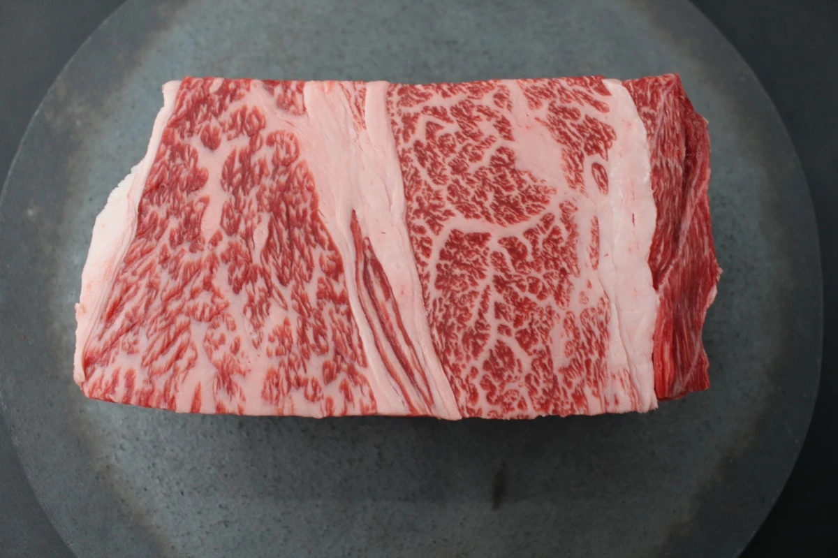 近江牛ザブトン塊肉745g【超希少・高級部位】