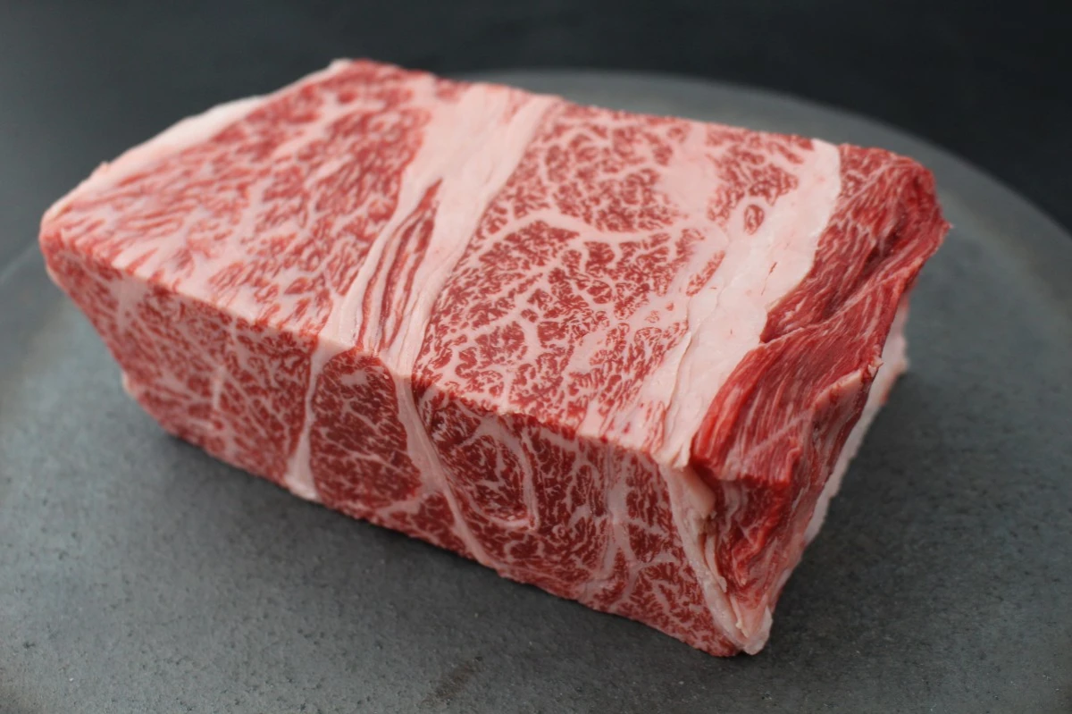 近江牛ザブトン塊肉745g【超希少・高級部位】