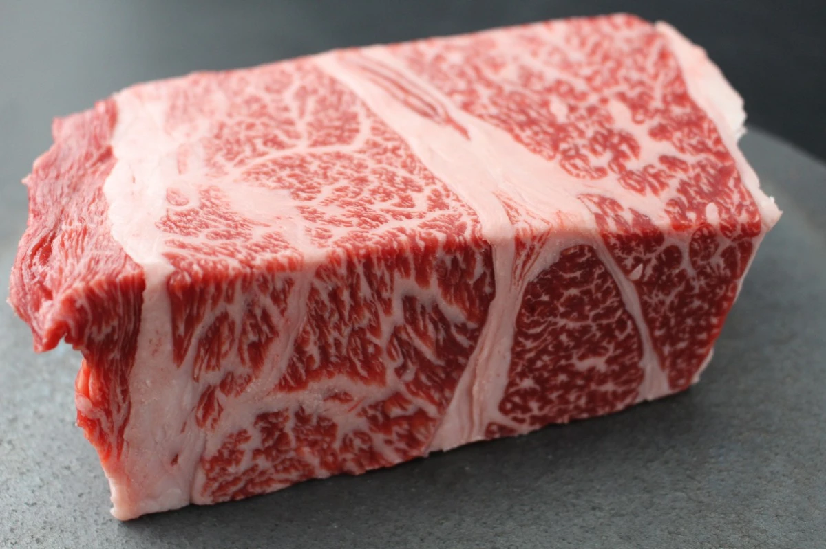 近江牛ザブトン塊肉745g【超希少・高級部位】