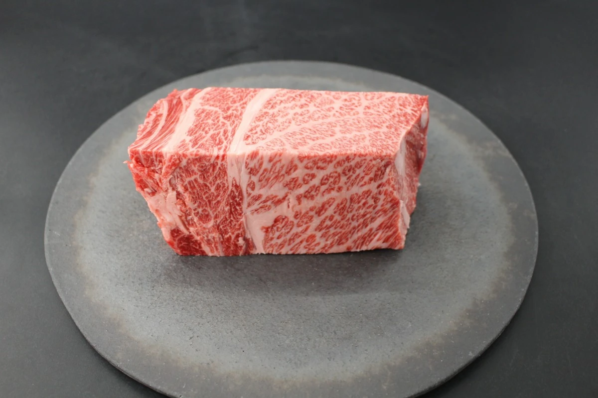 近江牛ザブトン塊肉597g【超希少・高級部位】